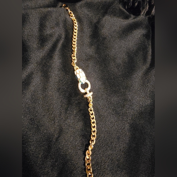 21kgp Dubai Jewelry Elegant Gold Bracelet with Green Accents - Picture 2 of 13